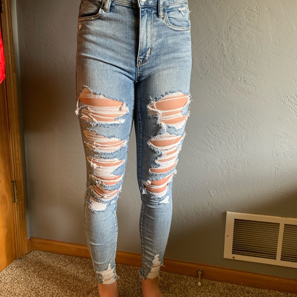 AMERICAN EAGLE HIGH RISE JEANS